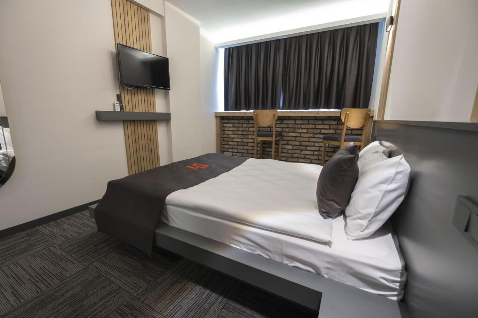 Dewy Hotel